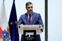 S&aacute;nchez llega a Santander  para arremeter contra la oposici&oacute;n y del Corredor del Atl&aacute;ntico, de La Pasiega, del AVE, del Bilbao-Santander nada de nada