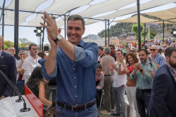 S&aacute;nchez, no sabe que inventar y dice  que aprobar&aacute;  una ley con los comunistas para evitar que se "privatice" la sanidad p&uacute;blica