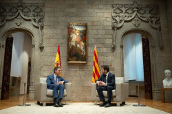 S&aacute;nchez ofrece al independentismo recaudar todos los impuestos, hablar solo en  catal&aacute;n, eliminar el castellano de las aulas y Hacienda auton&oacute;mica propia
