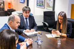 S&aacute;nchez ordena evitar  un nuevo choque con Puigdemont por la no cesi&oacute;n de la migraci&oacute;n y verse obligado a convocar elecciones