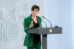 Sanchez pide a Feij&oacute;o a poner "cordones democr&aacute;ticos" a Vox mientras el preside  un gobierno de ultraizquierda con Bildu y comunistas de Podemos.