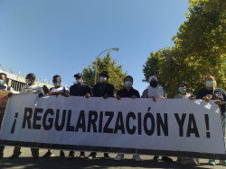 S&aacute;nchez quiere debatir y aprobar en el Congreso una regularizaci&oacute;n de extranjeros y darles la nacionalidad