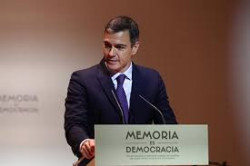 Sánchez quiere recordar los 50 años del fallecimiento de Franco.¡Qué buen chico!     Carlos Magdalena
