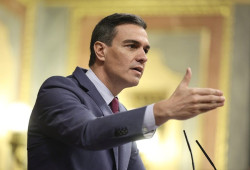 S&aacute;nchez recaba el apoyo de PP, Vox, Cs y PNV para el env&iacute;o de armas, mientras sus socios le critican