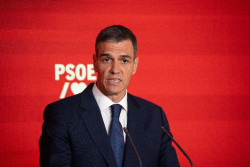 S&aacute;nchez re&uacute;ne a la prensa para decir que no le afecta la corrupci&oacute;n de sus dos manos derechas, Abalos y Santos Cerd&aacute;n y que no convocar&aacute; elecciones