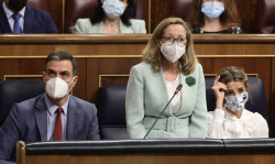 S&aacute;nchez reunir&aacute; a Calvi&ntilde;o y D&iacute;az el martes para acordar la posici&oacute;n del Gobierno para la reforma laboral