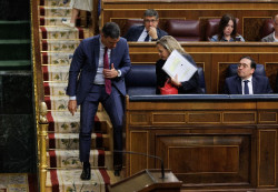 S&aacute;nchez se lava las manos de no disponer el  corredor ferroviario atl&aacute;ntico para 2030 y culpa a Macron