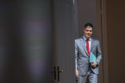 S&aacute;nchez se olvida del fuego y la corrupci&oacute;n y se centra en la defensa de su esposa y su hermano