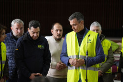 S&aacute;nchez y Moreno acuerdan celebrar un homenaje de Estado por las v&iacute;ctimas el 31 de enero en Huelva