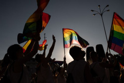Sanchez y sus socios  condena la prohibici&oacute;n del Orgullo en Hungr&iacute;a ,&iquest;Y?