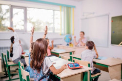 Sanidad elimina de las aulas la necesidad de ventilaci&oacute;n permanente y la distancia interpersonal en comedores