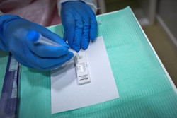  Sanidad inicia los tr&aacute;mites para permitir la venta sin receta de test de autodiagn&oacute;stico en farmacias