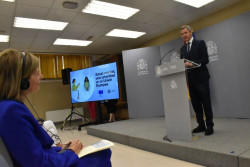 Sanidad no tiene previsto transferir el sistema de Formación Especializada, que incluye el MIR, a las CCAA pero si a Cataluña