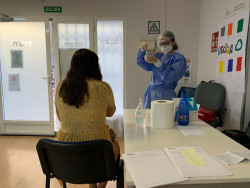 Sanidad notifica 2.450 nuevos casos de coronavirus, 82 muertes y la incidencia desciende a 79 casos