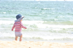 Sanidad pone en marcha una campaña con consejos para una adecuada protección solar en niños