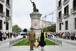 Santander conmemora el 2 de Mayo con la tradicional ofrenda floral ante la estatua de Pedro Velarde