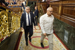 Santos Cerd&aacute;n asegura que entregar&aacute; su acta de diputado el lunes y que prescindir&aacute; del aforamiento para defenderse