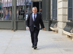Santos Cerd&aacute;n niega que Leire D&iacute;ez sea su colaboradora y que siga instrucciones de Ferraz: "Solo es militante del PSOE"