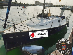  Se incendia un velero en el Puerto Deportivo de Raos