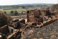Se levantan los desalojos por los incendios en Le&oacute;n aunque se mantiene el confinamiento en varias localidades