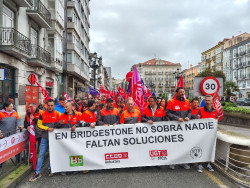 Se salva la "mani" del 1 de Mayo gracias a la participación mayoritaria de los trabajadores y familiares de Bridgestone