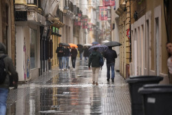 Seis comunidades est&aacute;n en aviso por lluvias o nieve este lunes