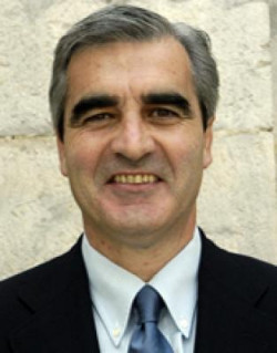 Señor Martínez,al menos ¡una mano de pintura a la Grúa de Piedra! por favor