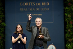 Serrat: "Nuestros representantes est&aacute;n adoptando posiciones que no ayudan a lo que necesita un sistema democr&aacute;tico"