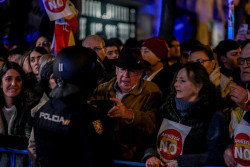 Siete mil manifestantes en Madrid contra la amnistia protestan ante la sede del PSOE