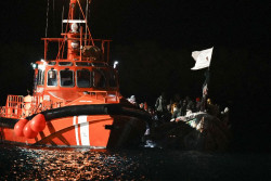 Siguen llegando cayucos en las  &uacute;ltimas horas 429 migrantes a El Hierro y Lanzarote
