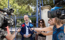 Silva acusa a la ministra Tol&oacute;n de "politizar" la educaci&oacute;n
