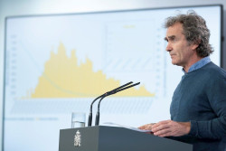 Sim&oacute;n admite que no recomendaron mascarillas a mediados de febrero porque casi no hab&iacute;a y se produc&iacute;an en China