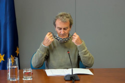  Sim&oacute;n cree que "medidas" y "responsabilidad" son suficientes