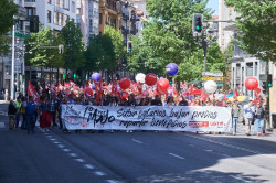  Sobre 2000 personas se manifiestan por Santander, exigiendo subida de salarios y reparto de beneficios
