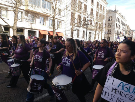 Sobre 5.000 personas participan en una manifestaci&oacute;n del 8M 