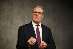 Starmer avisa de que "todas las opciones est&aacute;n sobre la mesa" ante los aranceles de Trump