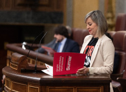 Sumar advierte a S&aacute;nchez que una carrera armament&iacute;stica es un "error hist&oacute;rico" y califica a la OTAN de "zombi e in&uacute;til"