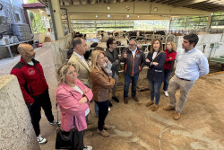 Susinos destaca la "altísima calidad" del CIFP La Granja para garantizar el relevo generacional en el sector primario