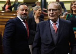 Tamames da un "repaso" de los portavoces y les reprocha gritos, m&iacute;tines e ignorancia de la Historia