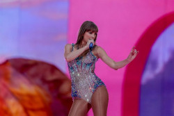 Taylor Swift re&uacute;ne a pol&iacute;ticos, actores estadounidenses y cantantes en su concierto en el Bernab&eacute;u:"Es un fen&oacute;meno"