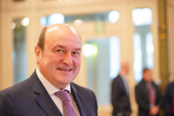 Telef&oacute;nica ficha a  al expresidente del PNV Andoni Ortuzar para el consejo de Movistar+