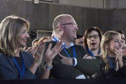 Tellado dice que a Montero y a PSOE no les preocupa su calvicie sino que no tiene "pelos en la lengua" y les planta cara