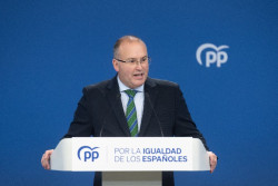Tellado pide concentrar el voto de centroderecha en el PP ante la lista de Vox para "blindar la estabilidad de Galicia"