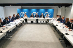 Tellado re&uacute;ne a portavoces parlamentarios auton&oacute;micos del PP para  "combatir el infierno fiscal y corrupci&oacute;n de S&aacute;nchez"