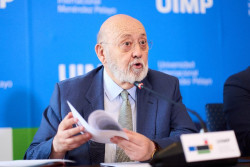 Tezanos asegura que el CIS es "transparente" y se queda tan tranquilo