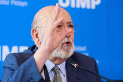 Tezanos dice que hay que  tomar medidas por la transparencia de los medios de comunicación y lo dice un presunto manipulador de la opinión