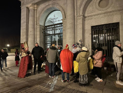 Todo listo en el Teatro Real para el sorteo de Navidad 2023, con el p&uacute;blico preparado para ocupar sus butacas