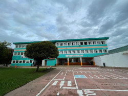 Todos los grupos, menos PRC, piden a Educación la continuidad del nombre `Pintor Escudero` para el colegio de Tanos