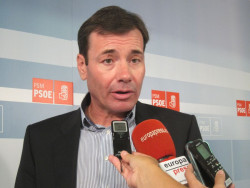 Tom&aacute;s G&oacute;mez acusa a S&aacute;nchez de romper las reglas y dice que la amnist&iacute;a ser&aacute; de los m&aacute;s grave ocurrido en 40 a&ntilde;os