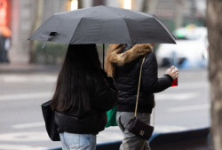 Tormentas y lluvias pondr&aacute;n este s&aacute;bado en aviso a nueve CCAA, sin grandes cambios en las temperaturas
